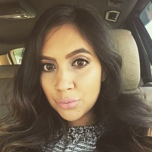 Meet your Posher, Alicia